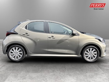Used Toyota Yaris 2023 for sale - 77980333: Photo