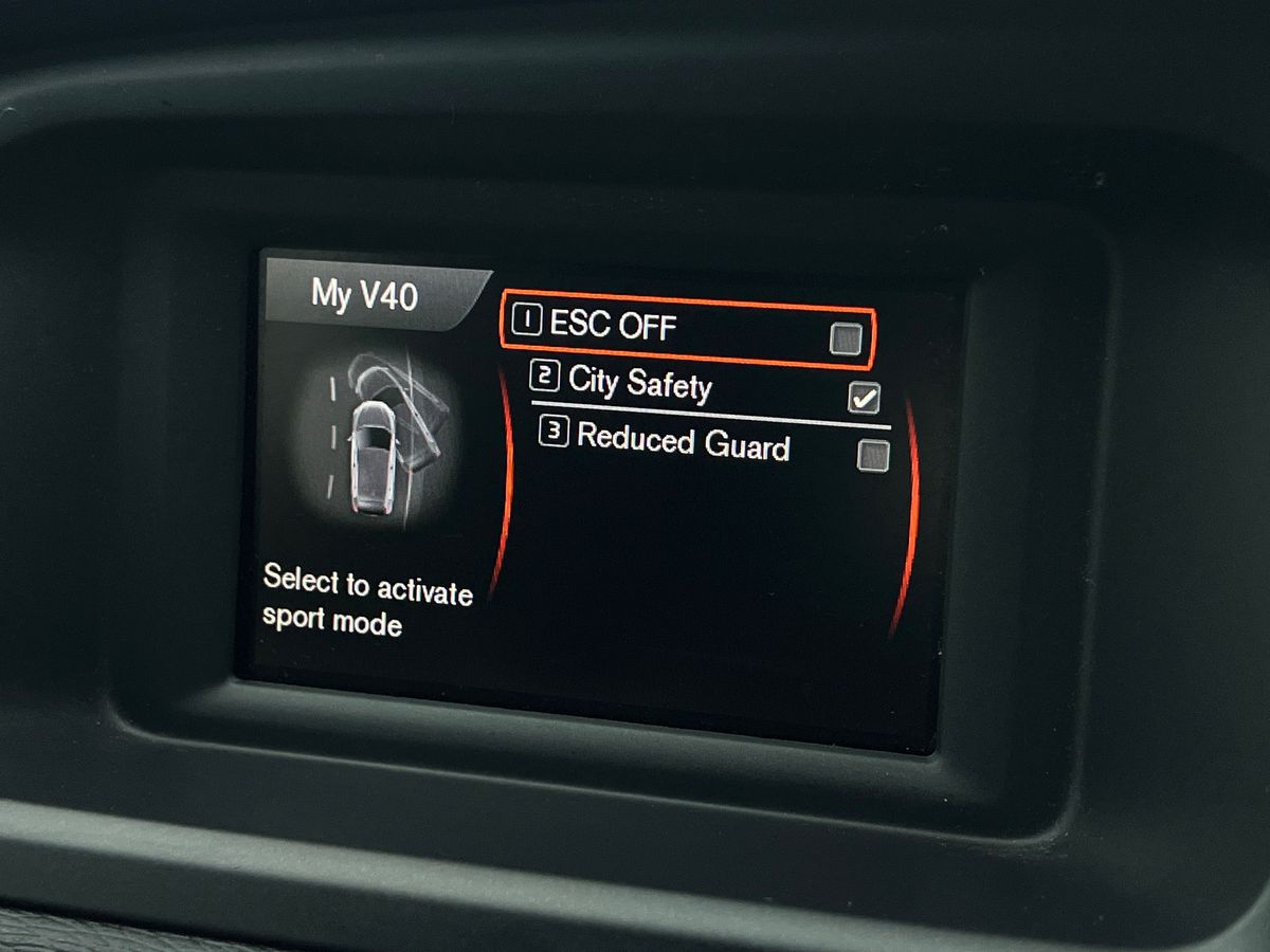 Used Volvo V40 2015 for sale - 76777510: Photo 40