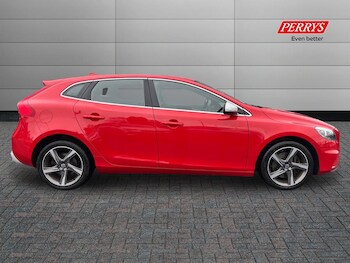 Used Volvo V40 2015 for sale - 77475209: Photo