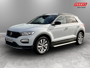 Used Volkswagen T-Roc 2018 for sale - 77797159: Photo