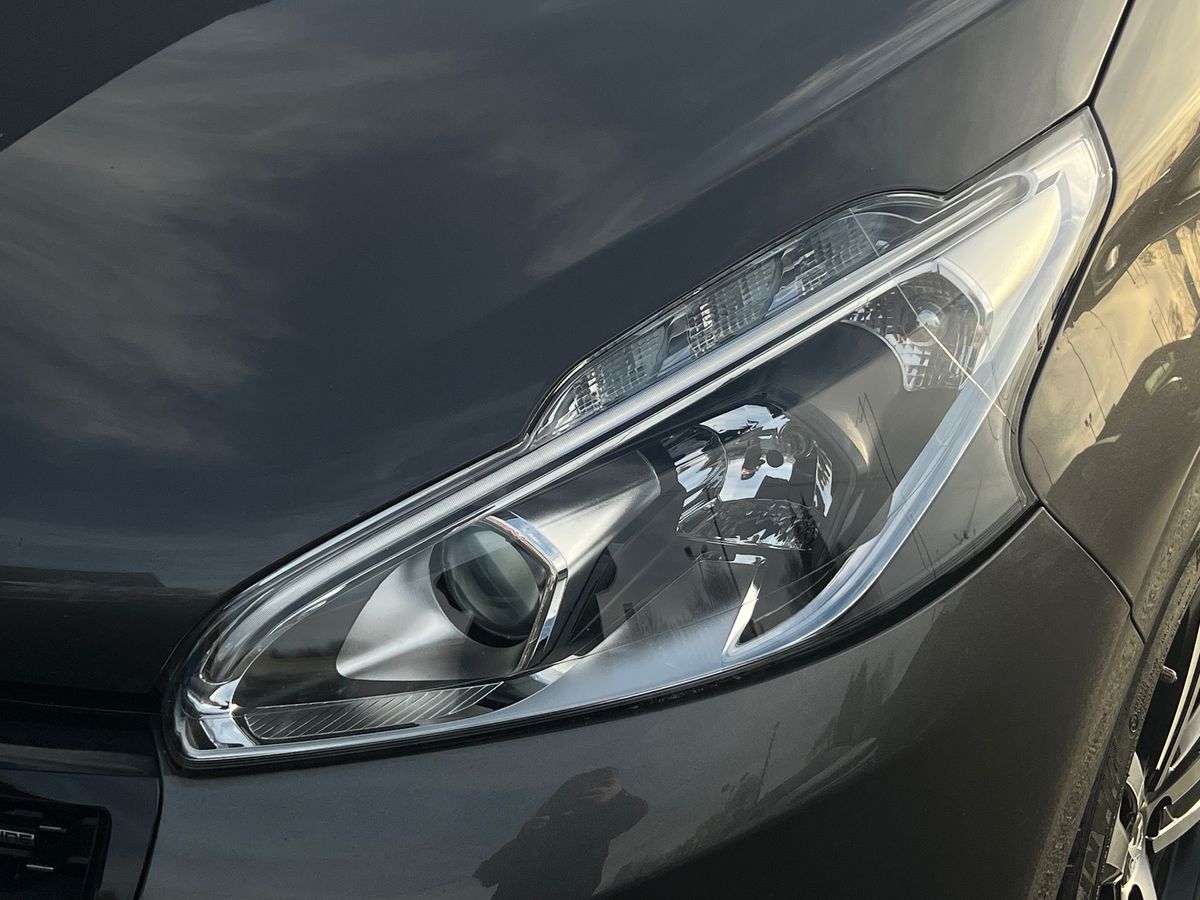 Used Peugeot 208 2019 for sale - 76957944: Photo 13