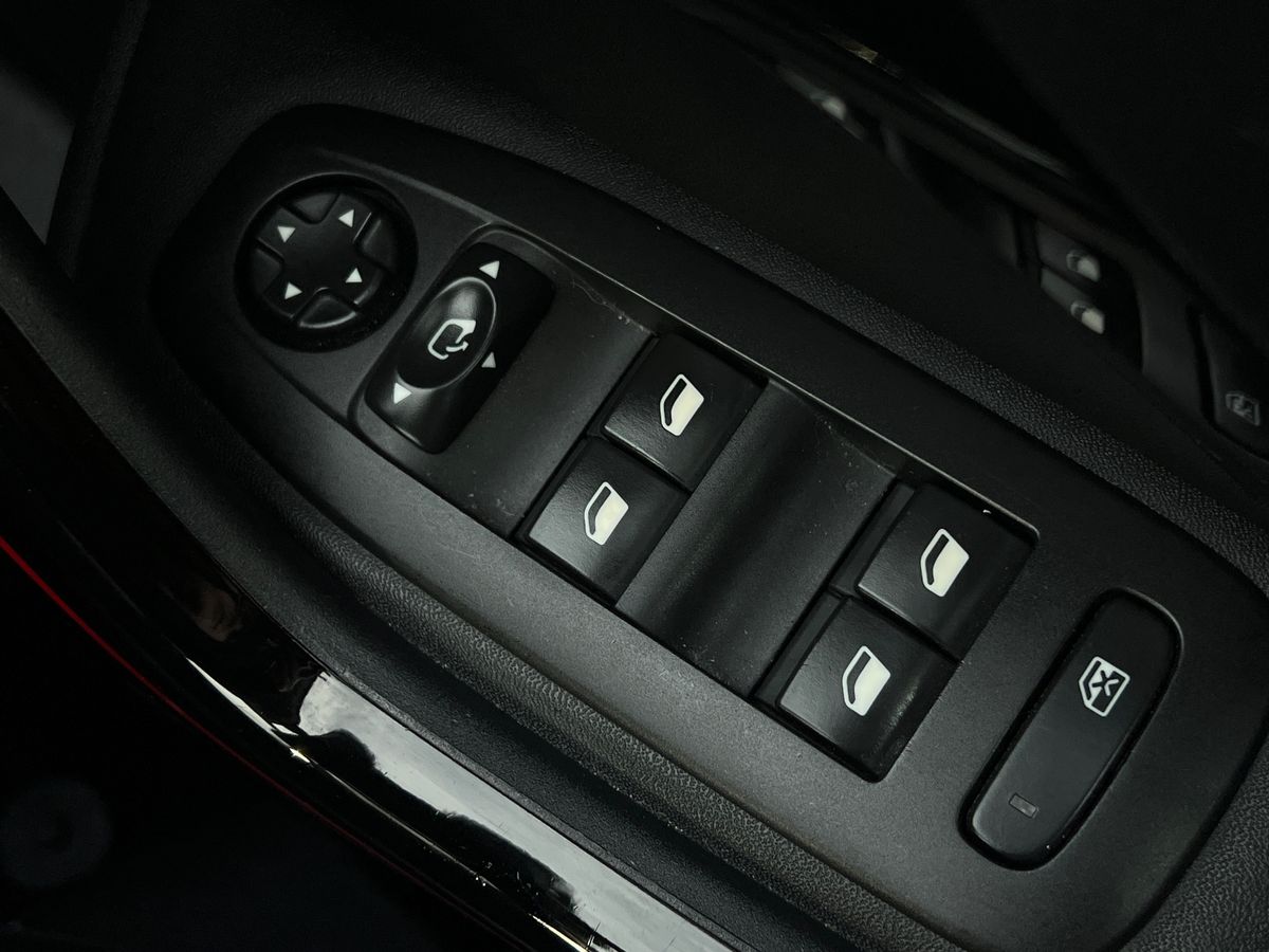 Used Peugeot 208 2019 for sale - 76957944: Photo 18