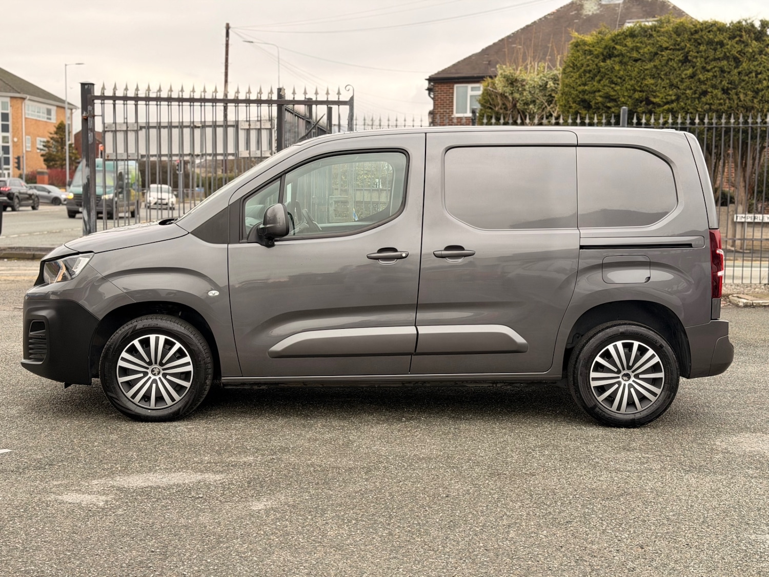 Used Peugeot Partner 2018 for sale - 77610461: Photo 2