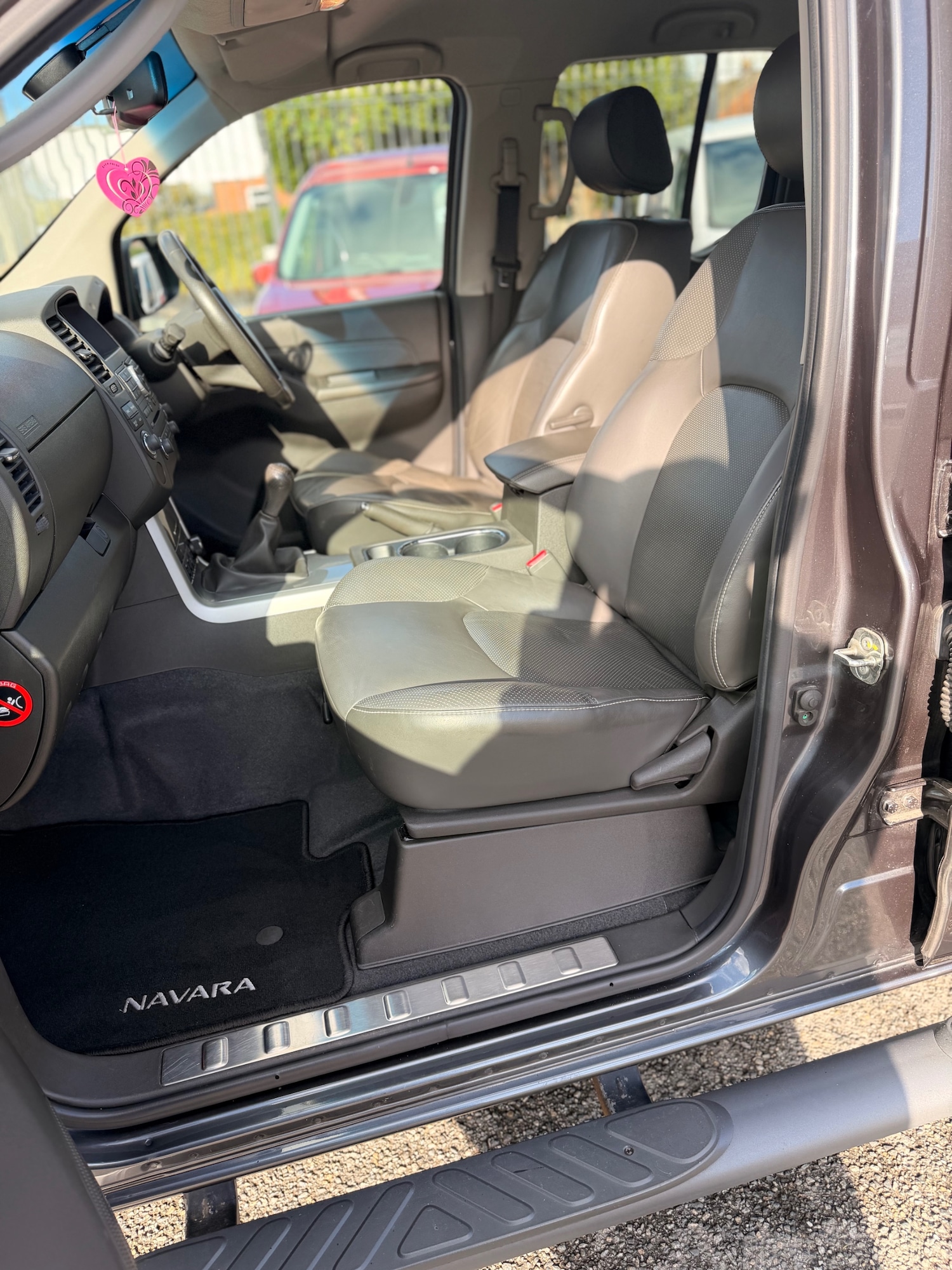 Used Nissan Navara 2013 for sale - 76347430: Photo 11