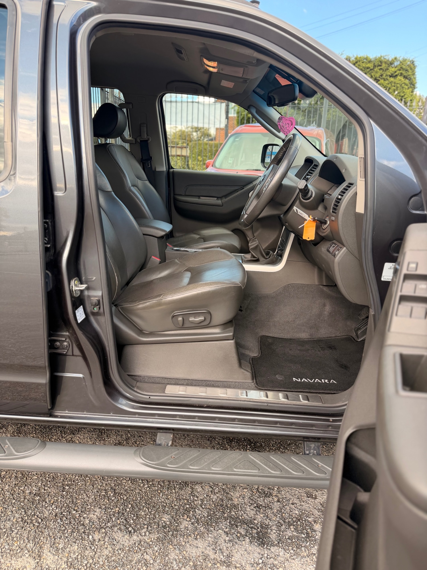 Used Nissan Navara 2013 for sale - 76347430: Photo 13