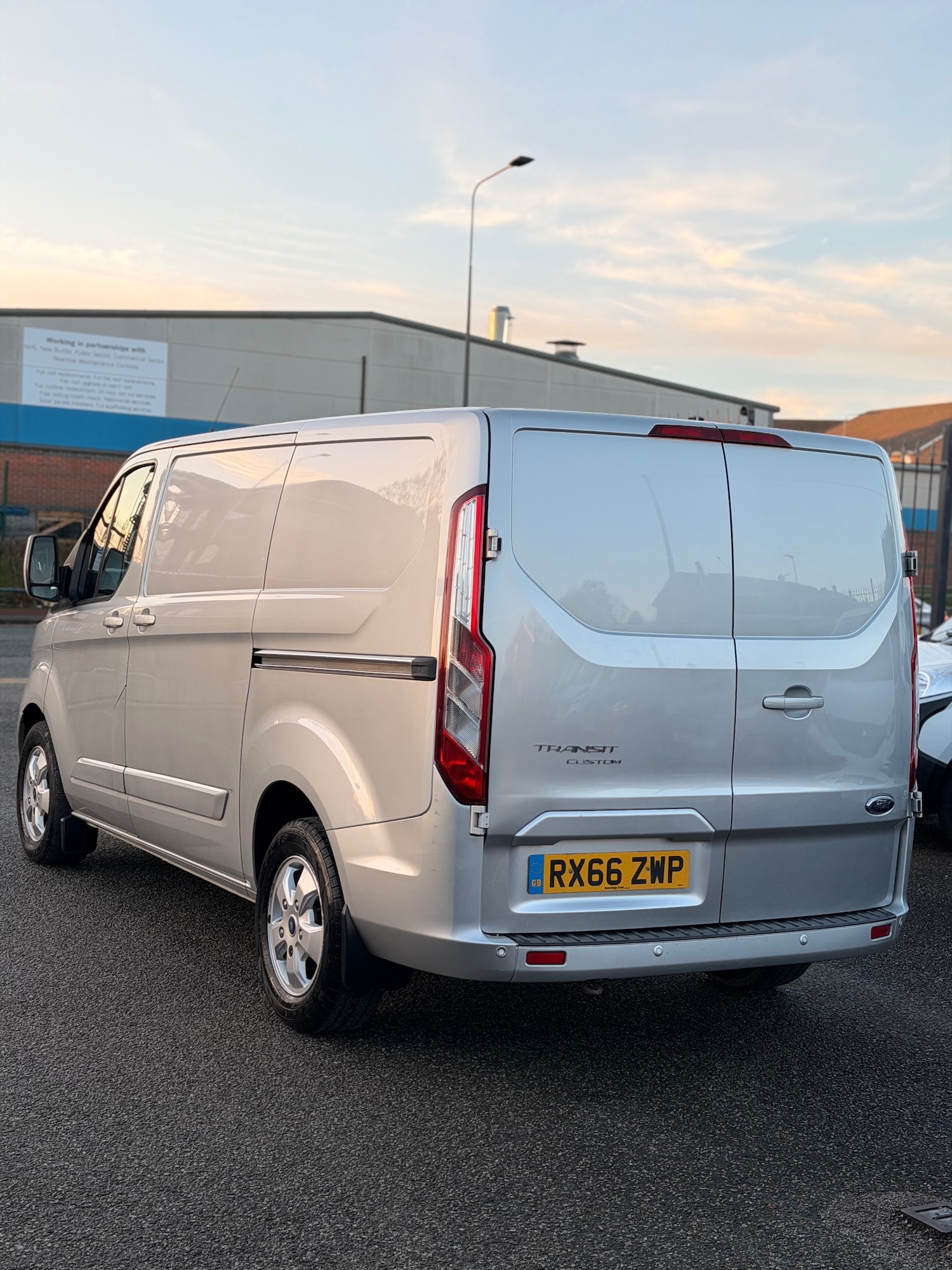 Used Ford Transit Custom 2016 for sale - 76922398: Photo 3