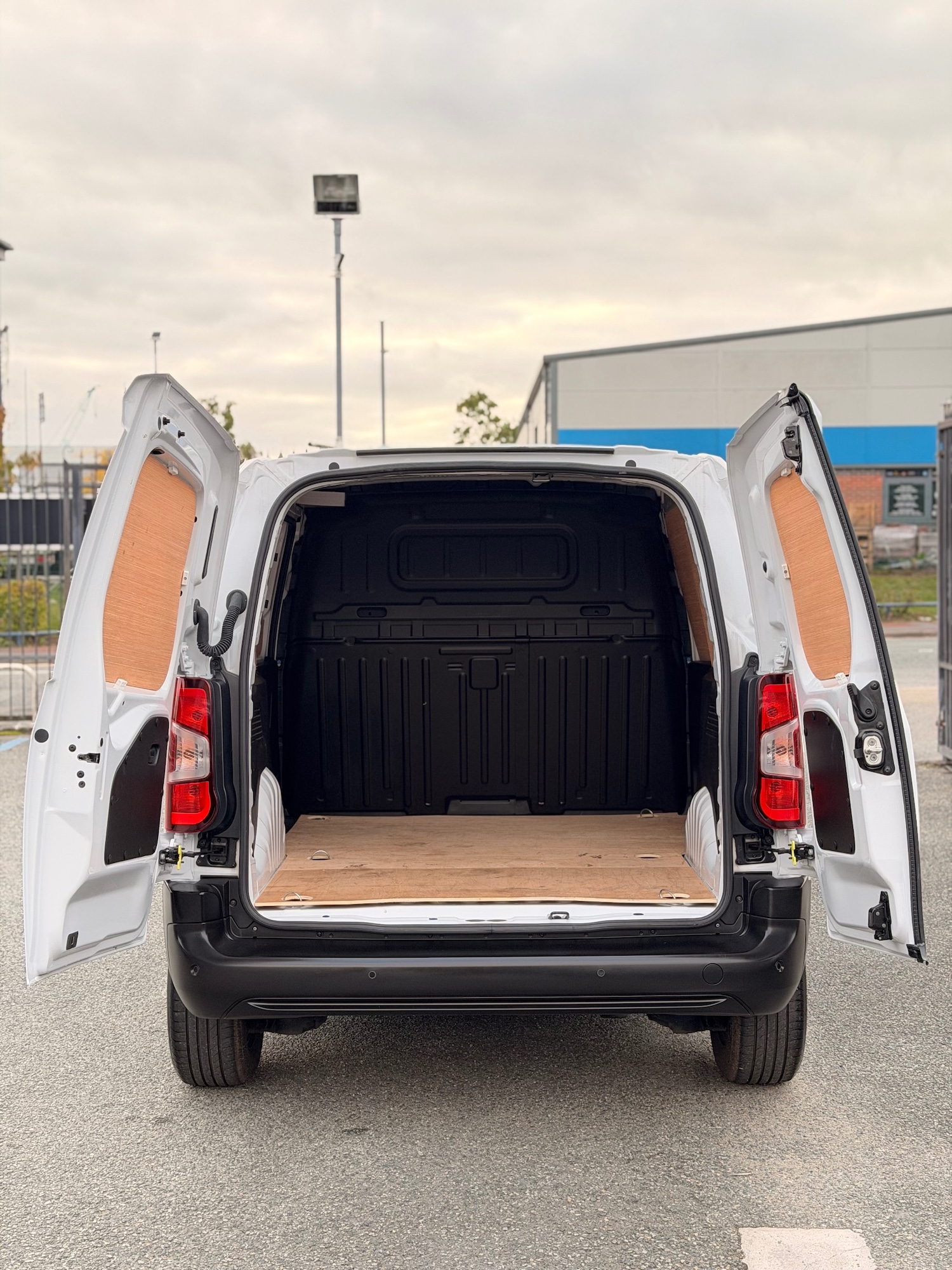 Used Vauxhall Combo 2024 for sale - 76217969: Photo 9