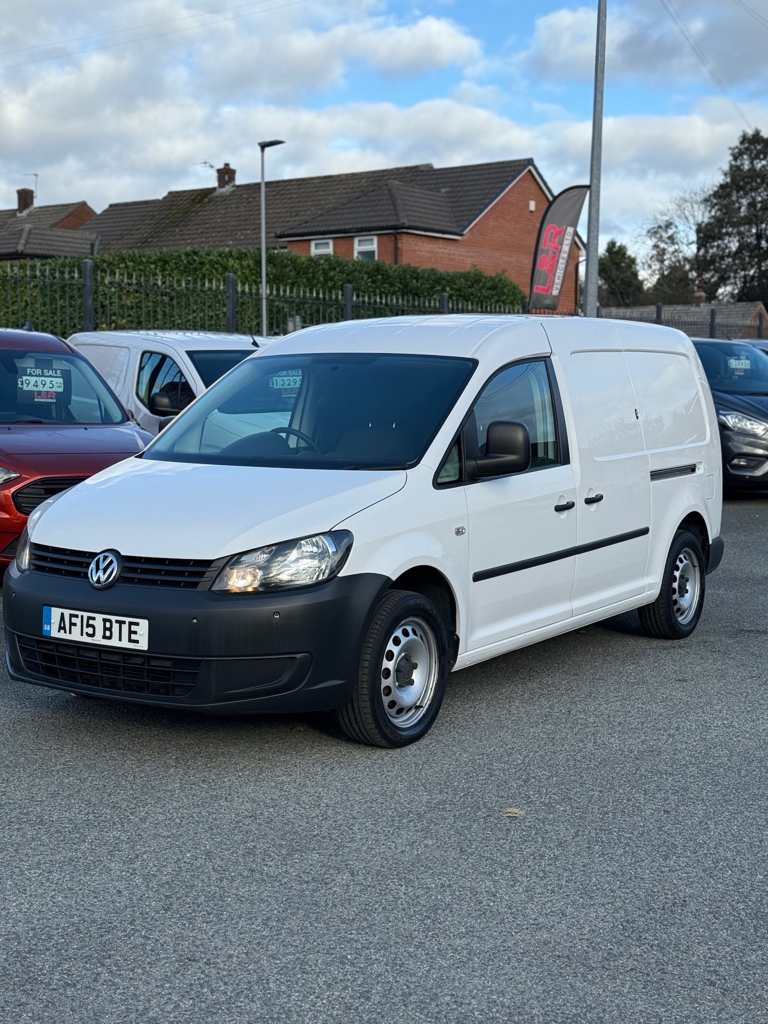 Used Volkswagen Caddy 2015 for sale - 76376786: Photo 1