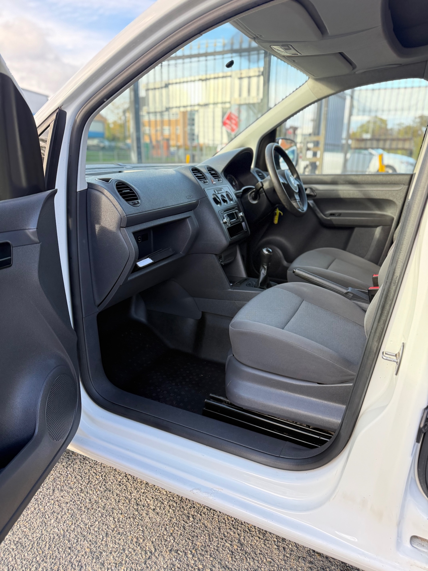 Used Volkswagen Caddy 2015 for sale - 76376786: Photo 9