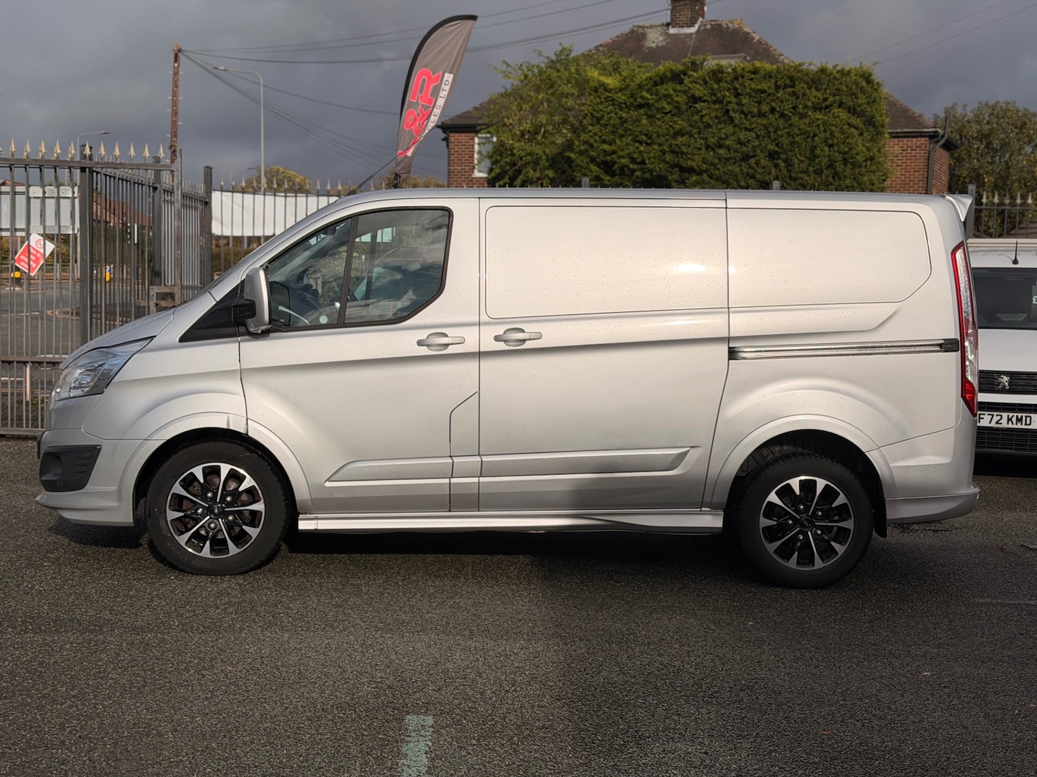 Used Ford Transit Custom 2017 for sale - 76445055: Photo 2