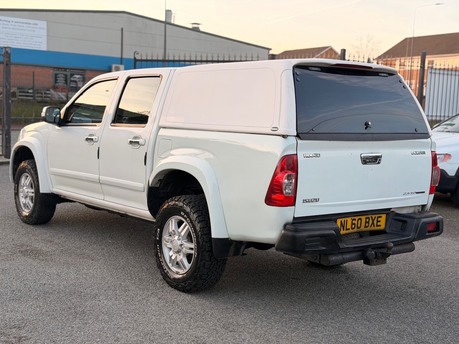 Used Isuzu Rodeo 2010 for sale - 77681950: Photo 3