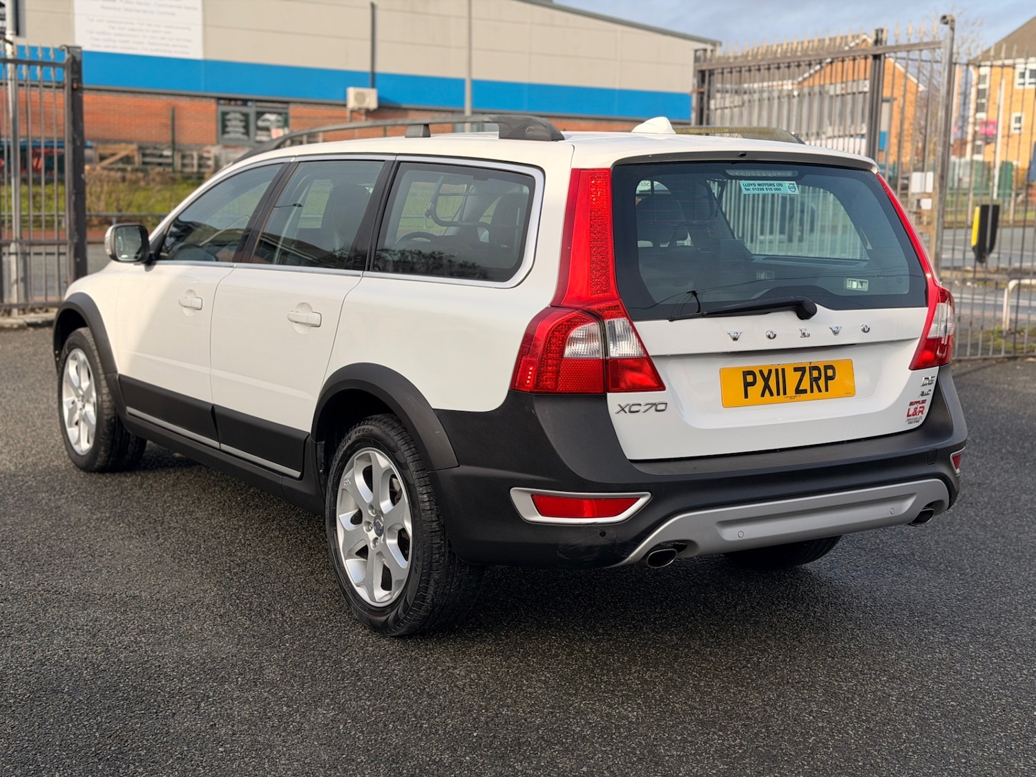 Used Volvo XC70 2011 for sale - 77395351: Photo 2