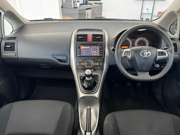 Toyota Auris feature image
