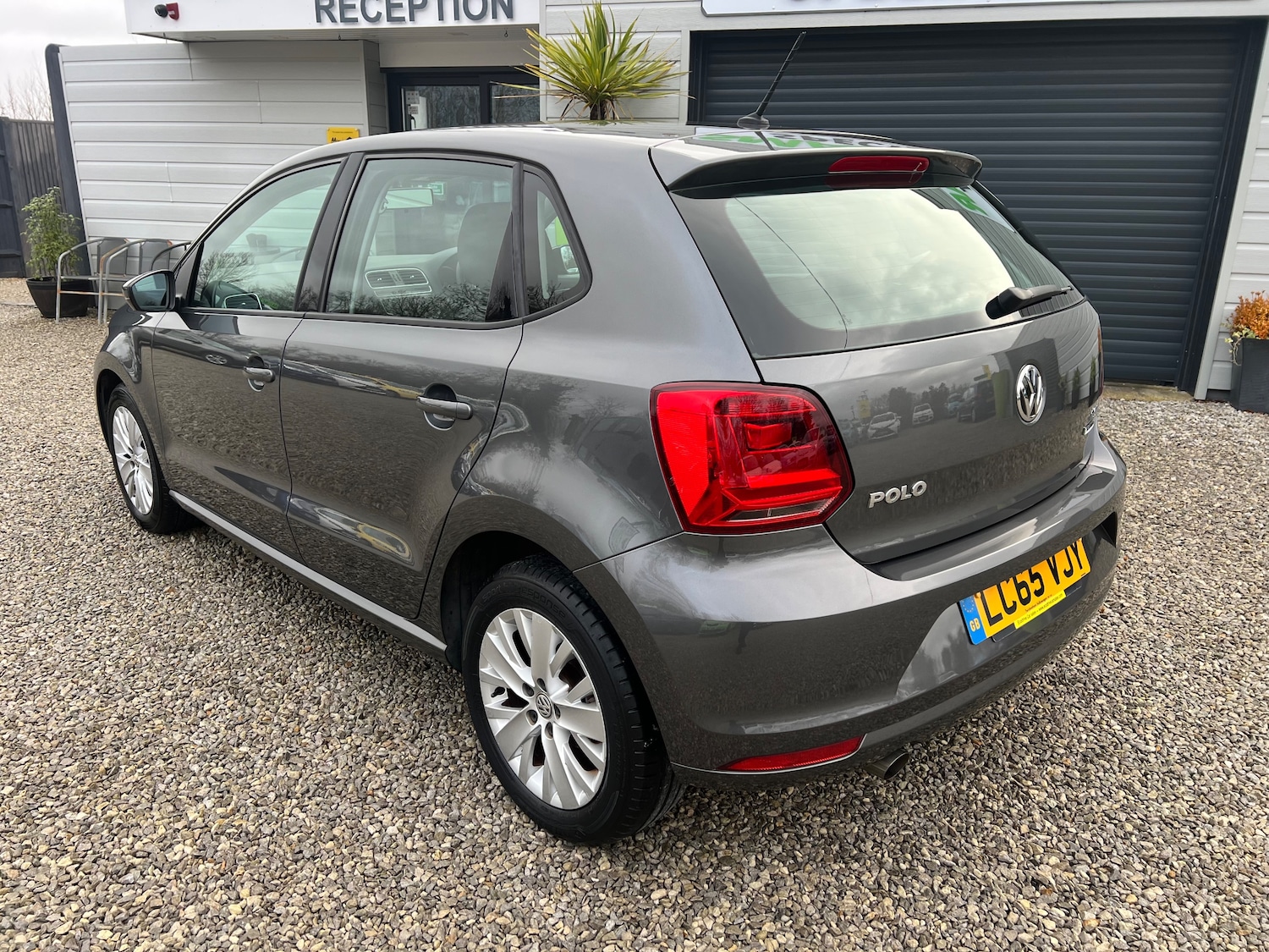 Used Volkswagen Polo 2016 for sale - 77879235: Photo 2