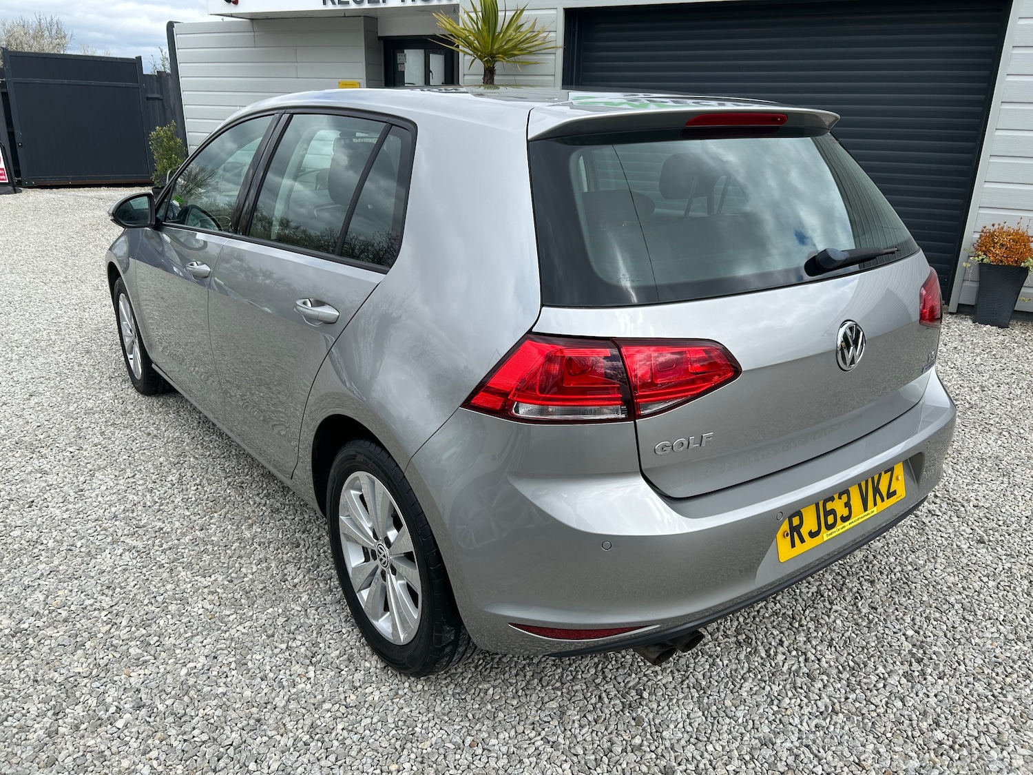 Used Volkswagen Golf for sale - 78132104: Photo 2