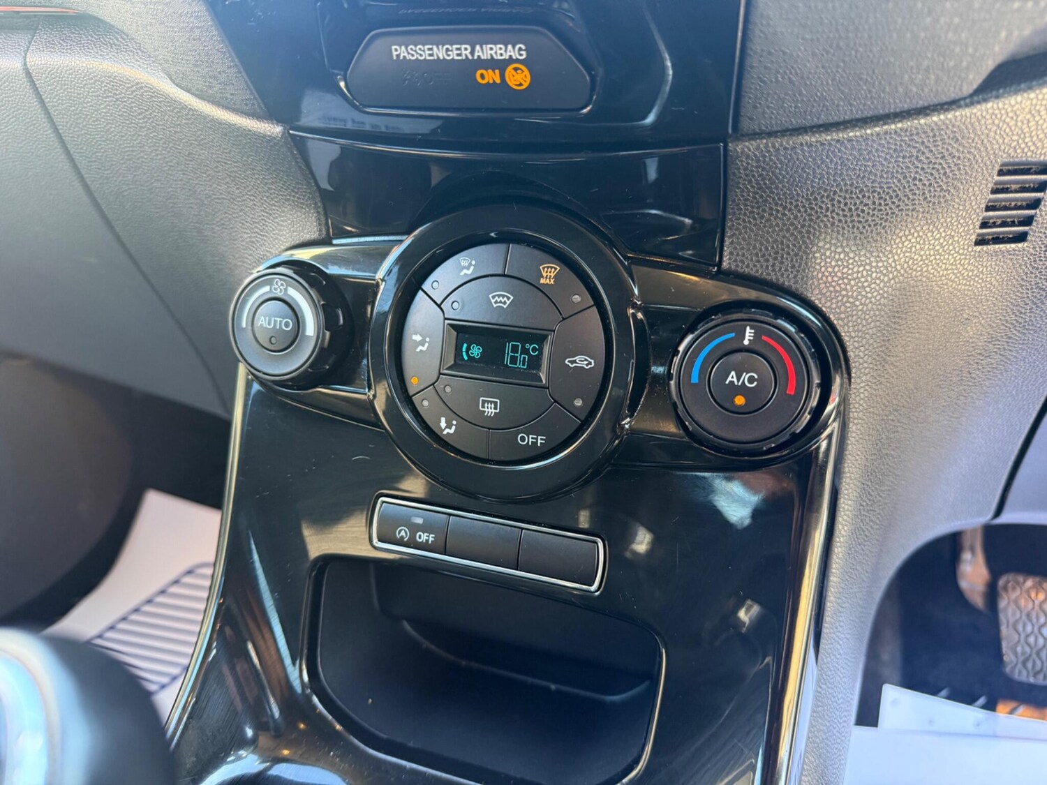 Used Ford Fiesta 2017 for sale - 77950509: Photo 25