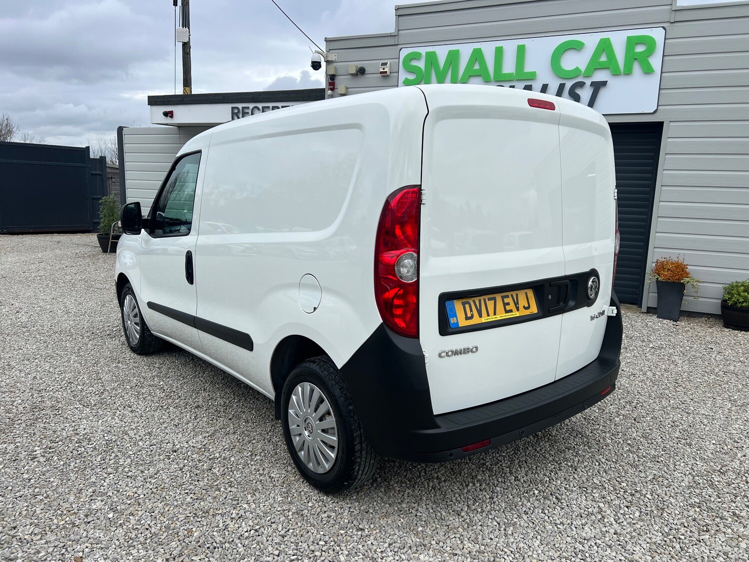 Used Vauxhall Combo 2017 for sale - 77879250: Photo 2