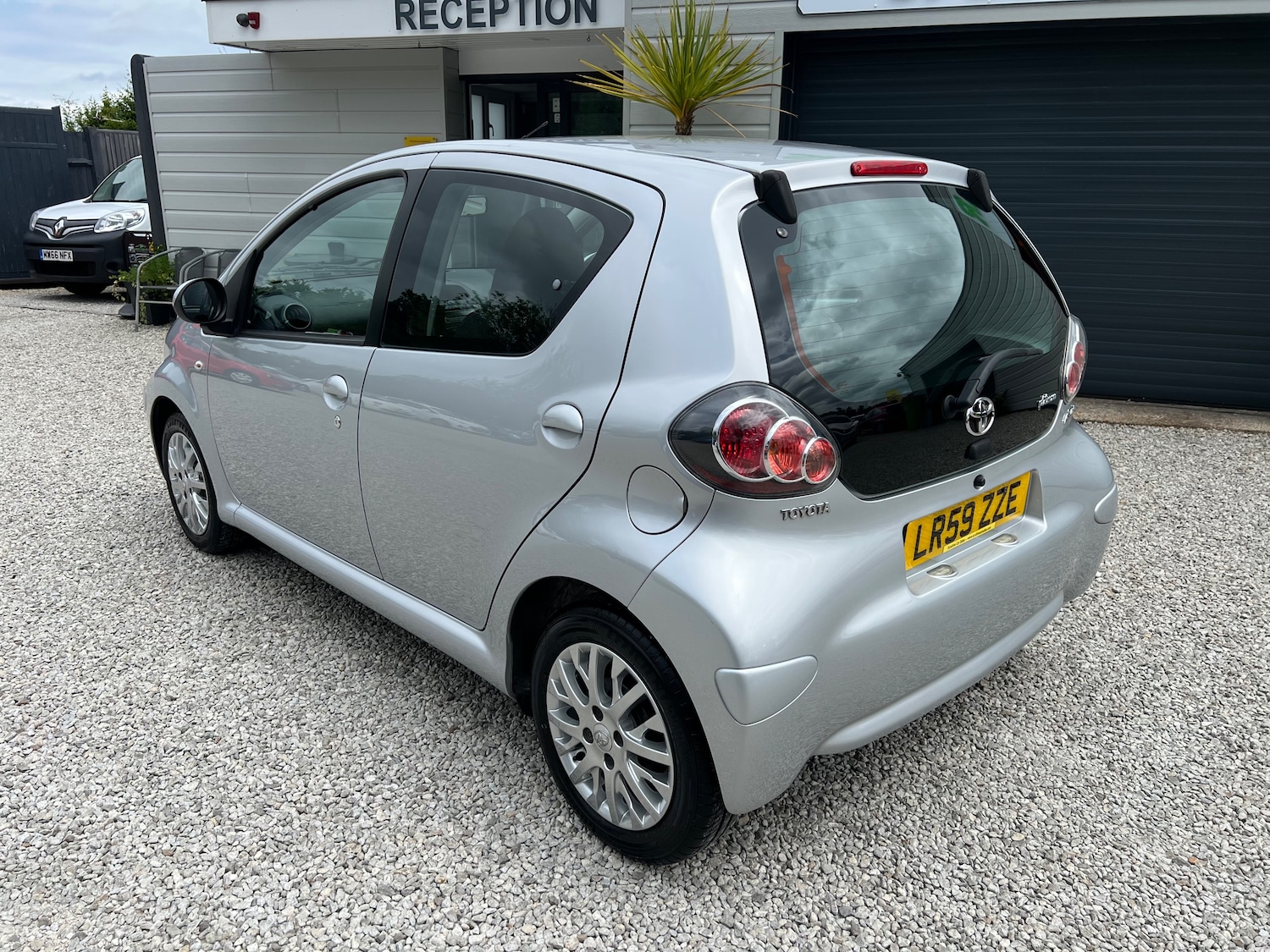 Used Toyota AYGO 2009 for sale - 77879297: Photo 2