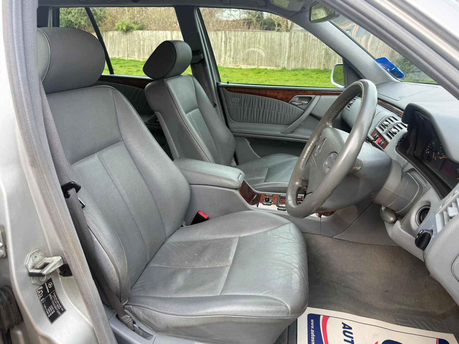 Used Mercedes-Benz E Class 2001 for sale - 77927920: Photo 11