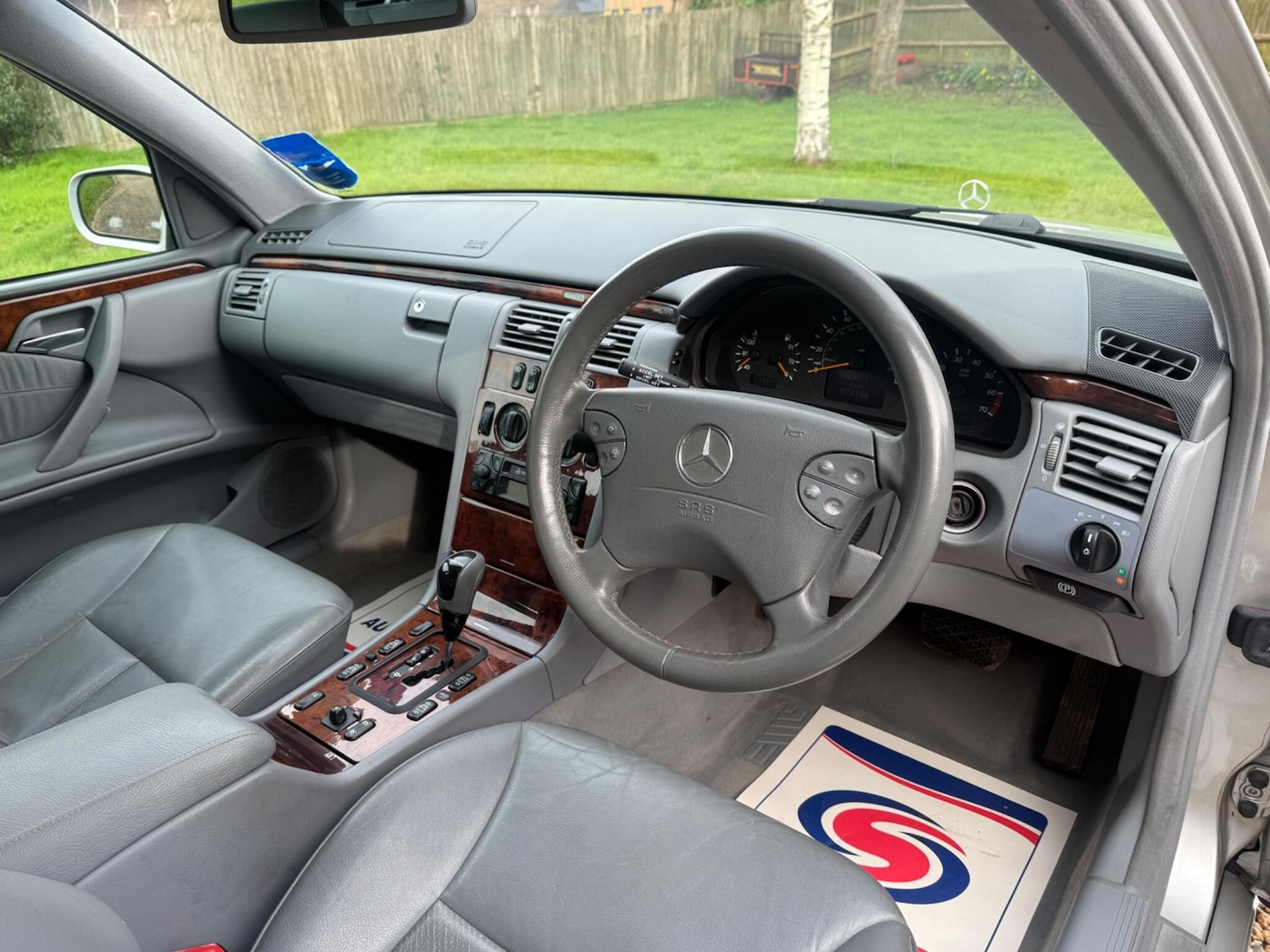 Used Mercedes-Benz E Class 2001 for sale - 77927920: Photo 14