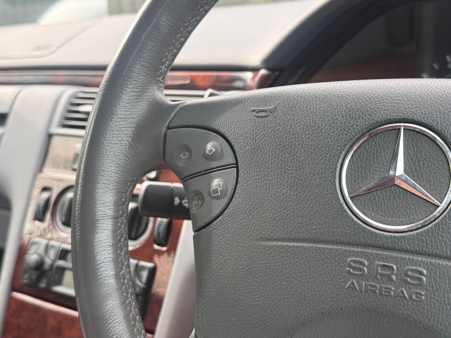 Used Mercedes-Benz E Class 2001 for sale - 77927920: Photo 16