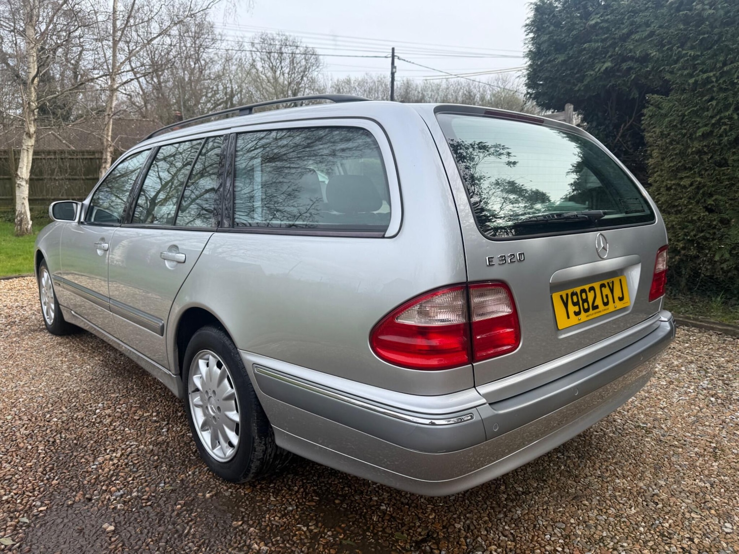 Used Mercedes-Benz E Class 2001 for sale - 77927920: Photo 2