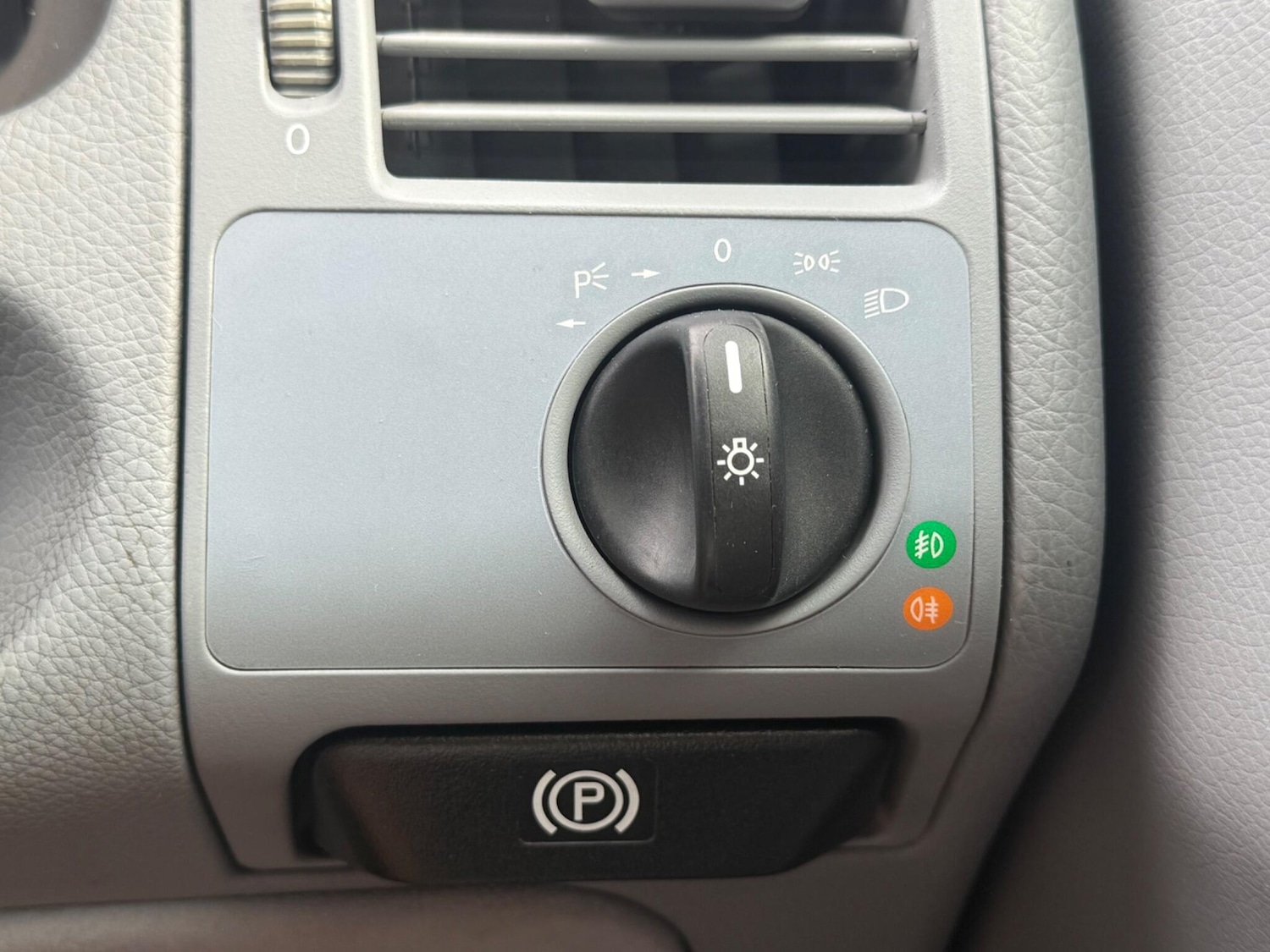 Used Mercedes-Benz E Class 2001 for sale - 77927920: Photo 25