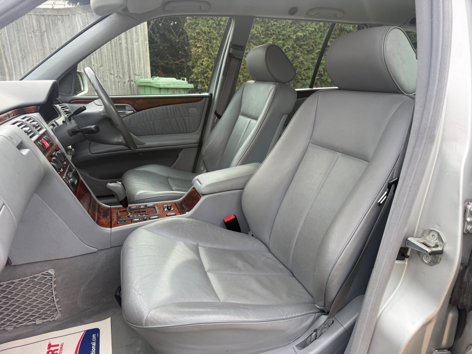 Used Mercedes-Benz E Class 2001 for sale - 77927920: Photo 8