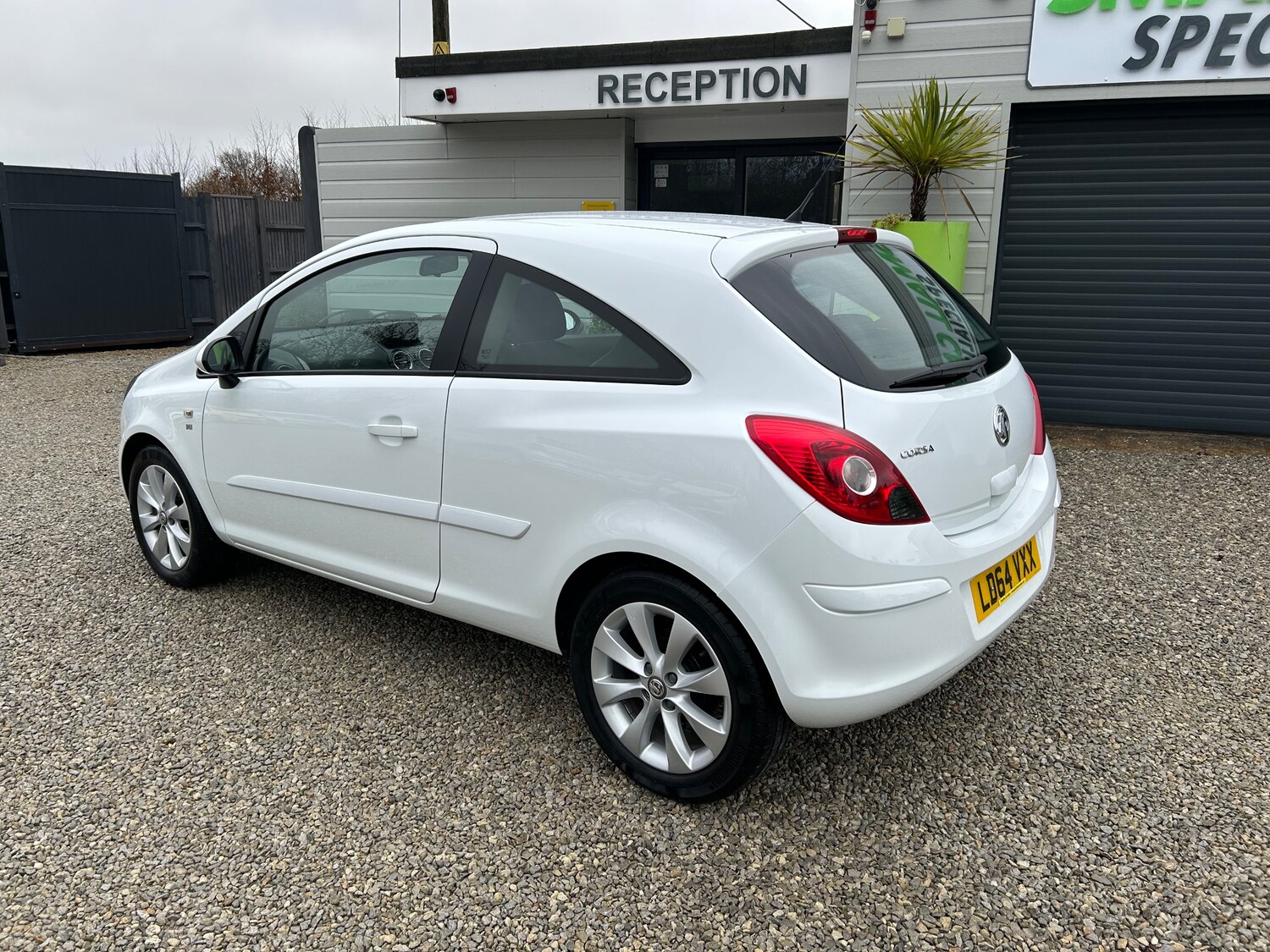 Used Vauxhall Corsa 2014 for sale - 77879247: Photo 2
