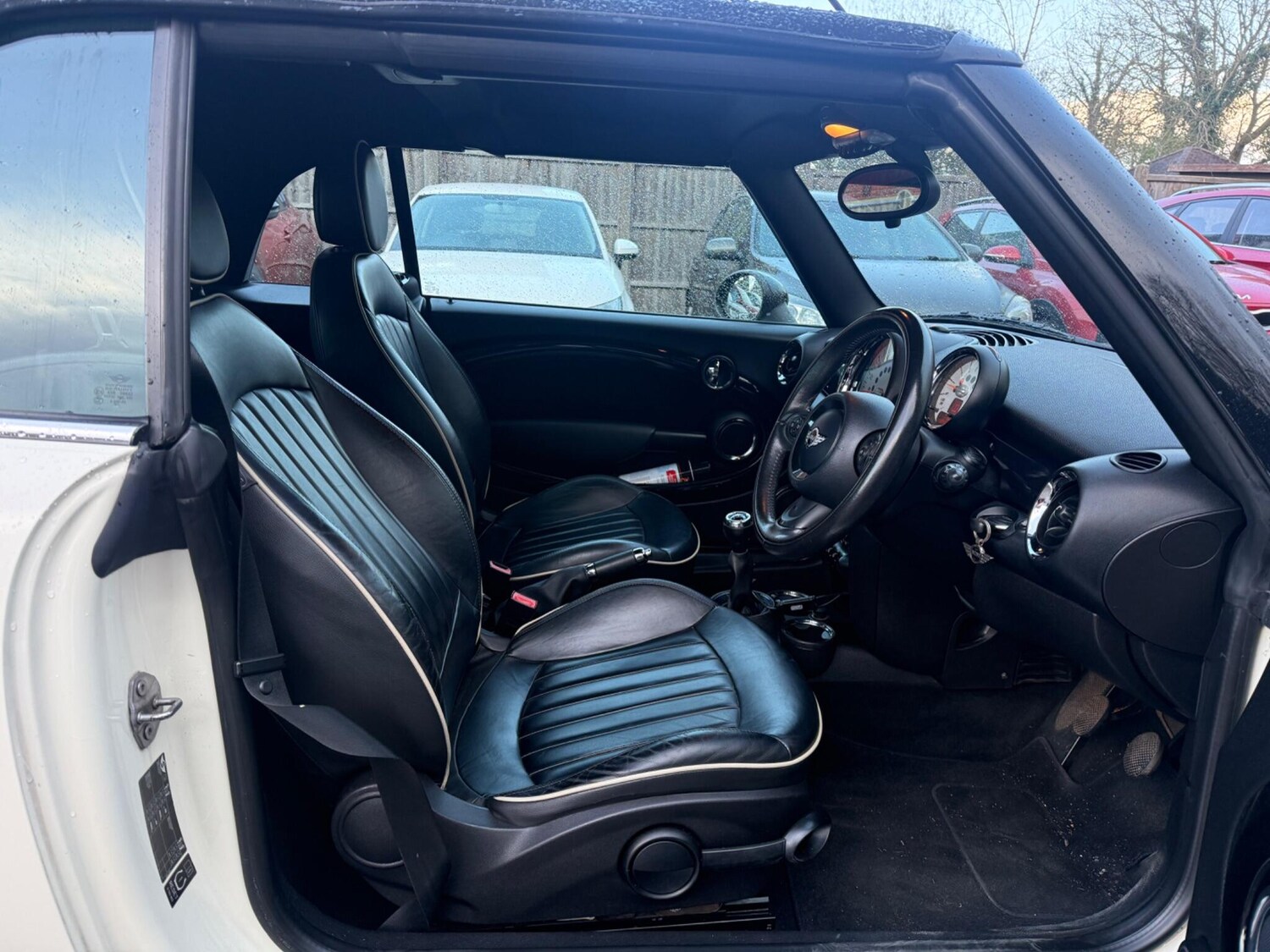 Used MINI Convertible 2011 for sale - 78062118: Photo 4