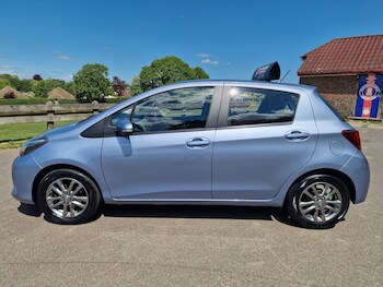 Used Toyota Yaris 2015 for sale - 78545176: Photo