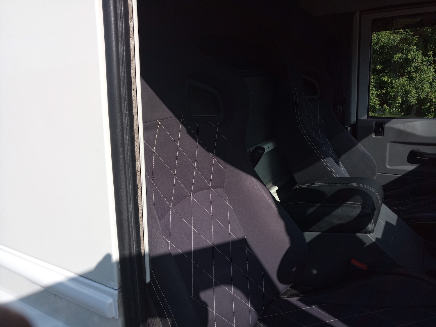 Used Land Rover Defender 110 2001 for sale - 77942398: Photo 3