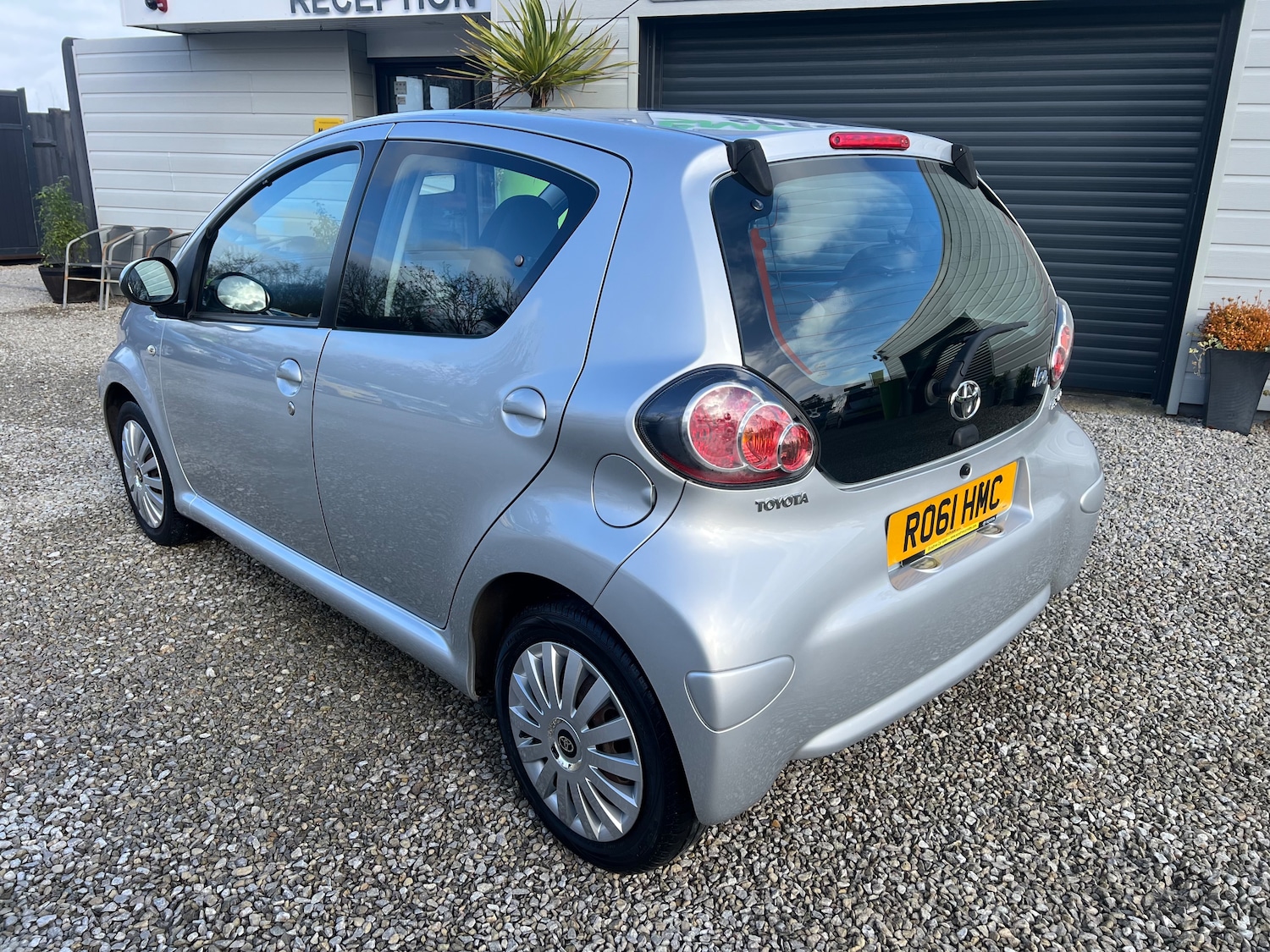 Used Toyota AYGO 2011 for sale - 77879239: Photo 2