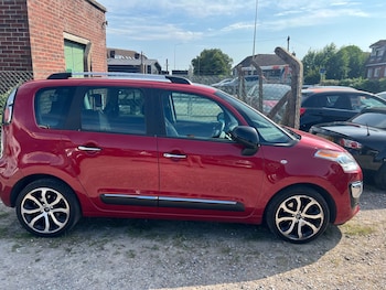 Used Citroen C3 Picasso 2017 for sale - 77927698: Photo