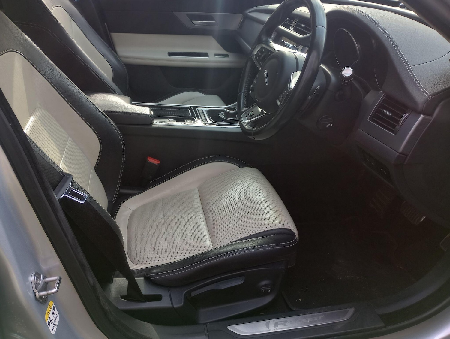 Used Jaguar XF 2017 for sale - 77966317: Photo 1