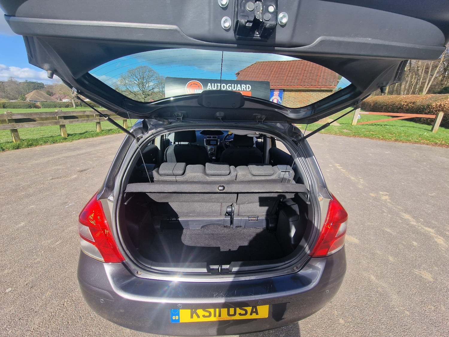 Used Toyota Yaris 2011 for sale - 77950513: Photo 13