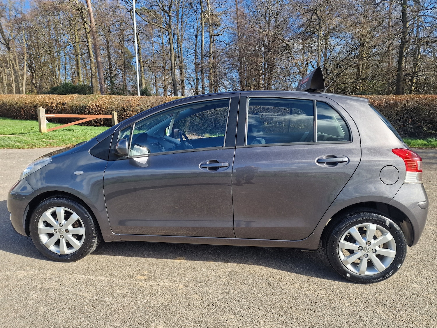 Used Toyota Yaris 2011 for sale - 77950513: Photo 2