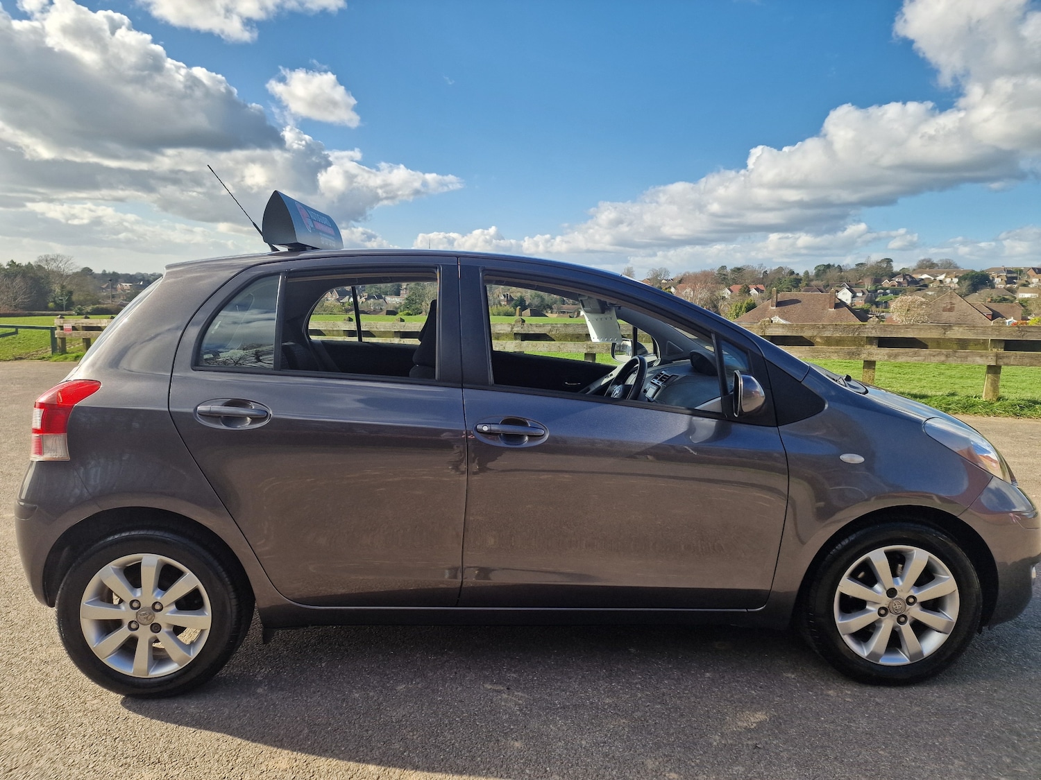 Used Toyota Yaris 2011 for sale - 77950513: Photo 6