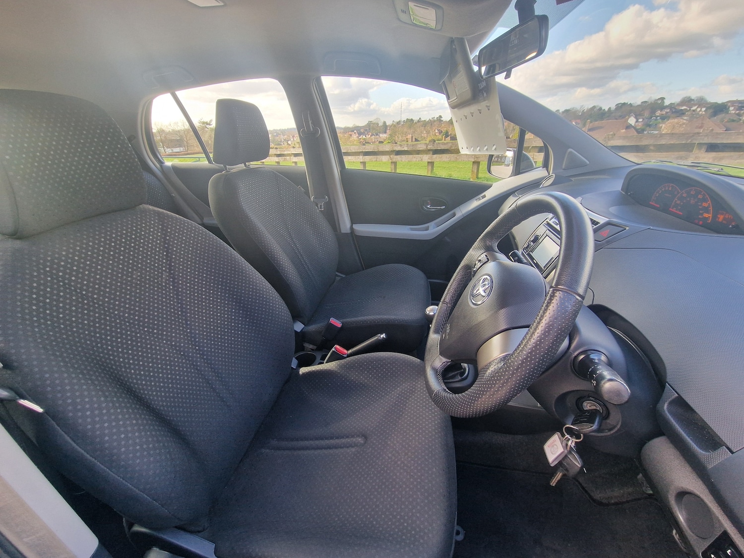 Used Toyota Yaris 2011 for sale - 77950513: Photo 8