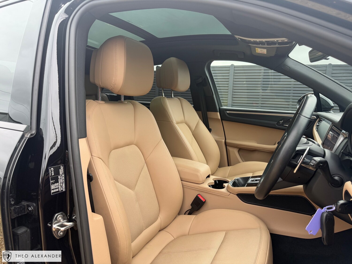 Used Porsche Macan 2021 for sale - 77966361: Photo 11