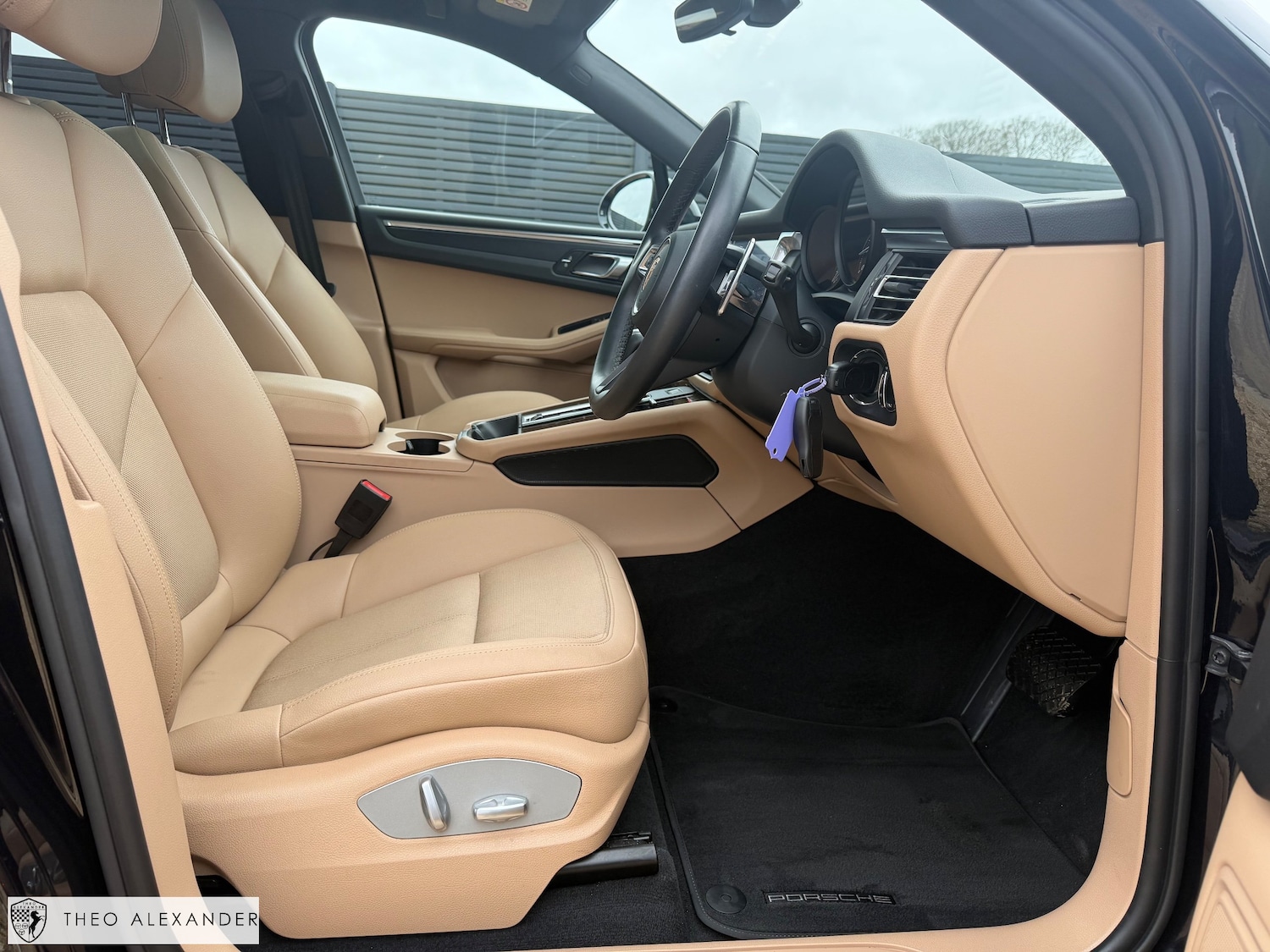 Used Porsche Macan 2021 for sale - 78163037: Photo 10