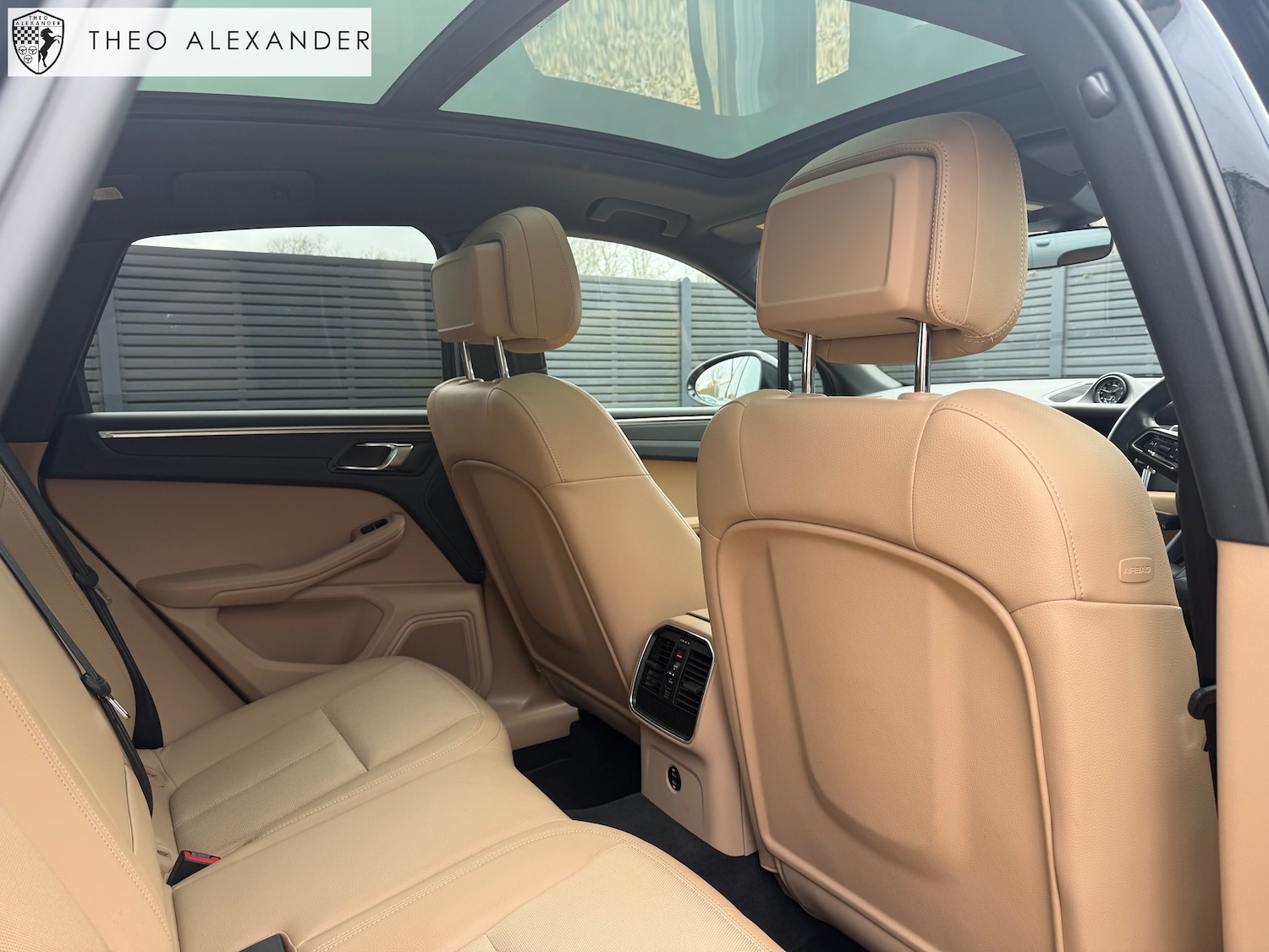 Used Porsche Macan 2021 for sale - 78163037: Photo 17