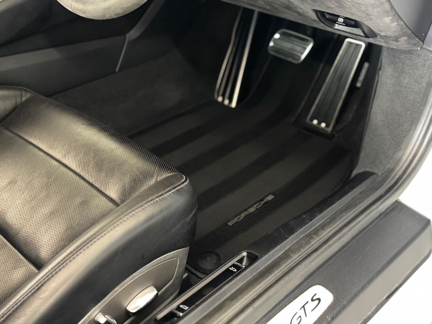 Used Porsche 911 for sale - 77762482: Photo 17