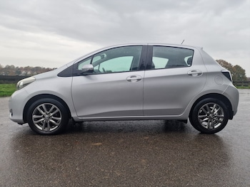 Used Toyota Yaris 2014 for sale - 77274806: Photo