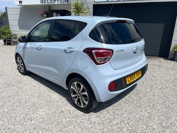 Used Hyundai i10 2019 for sale - 79179393: Photo