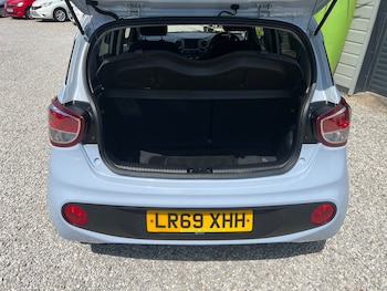 Used Hyundai i10 2019 for sale - 79179393: Photo