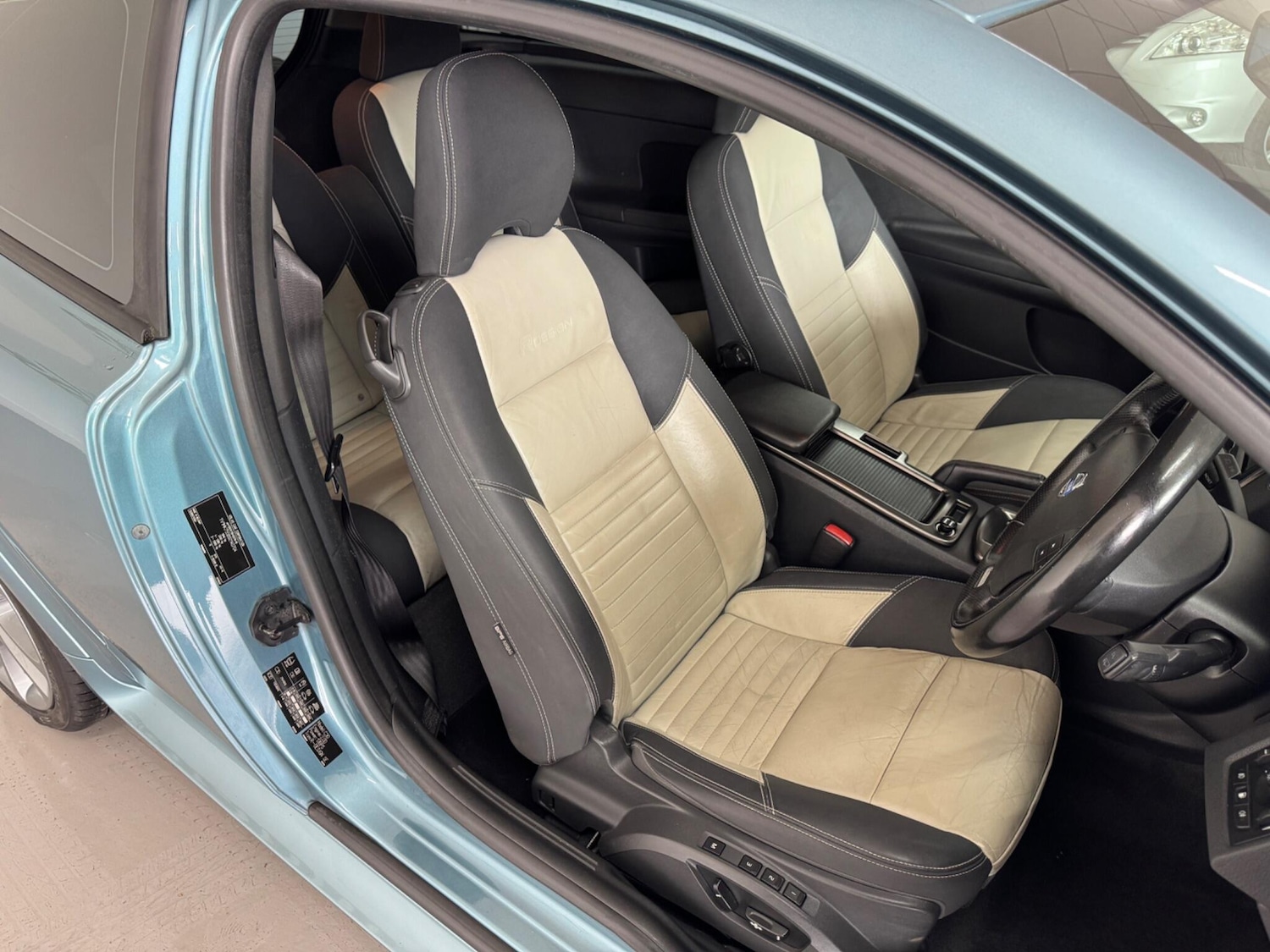 Used Volvo C30 2009 for sale - 78129078: Photo 2