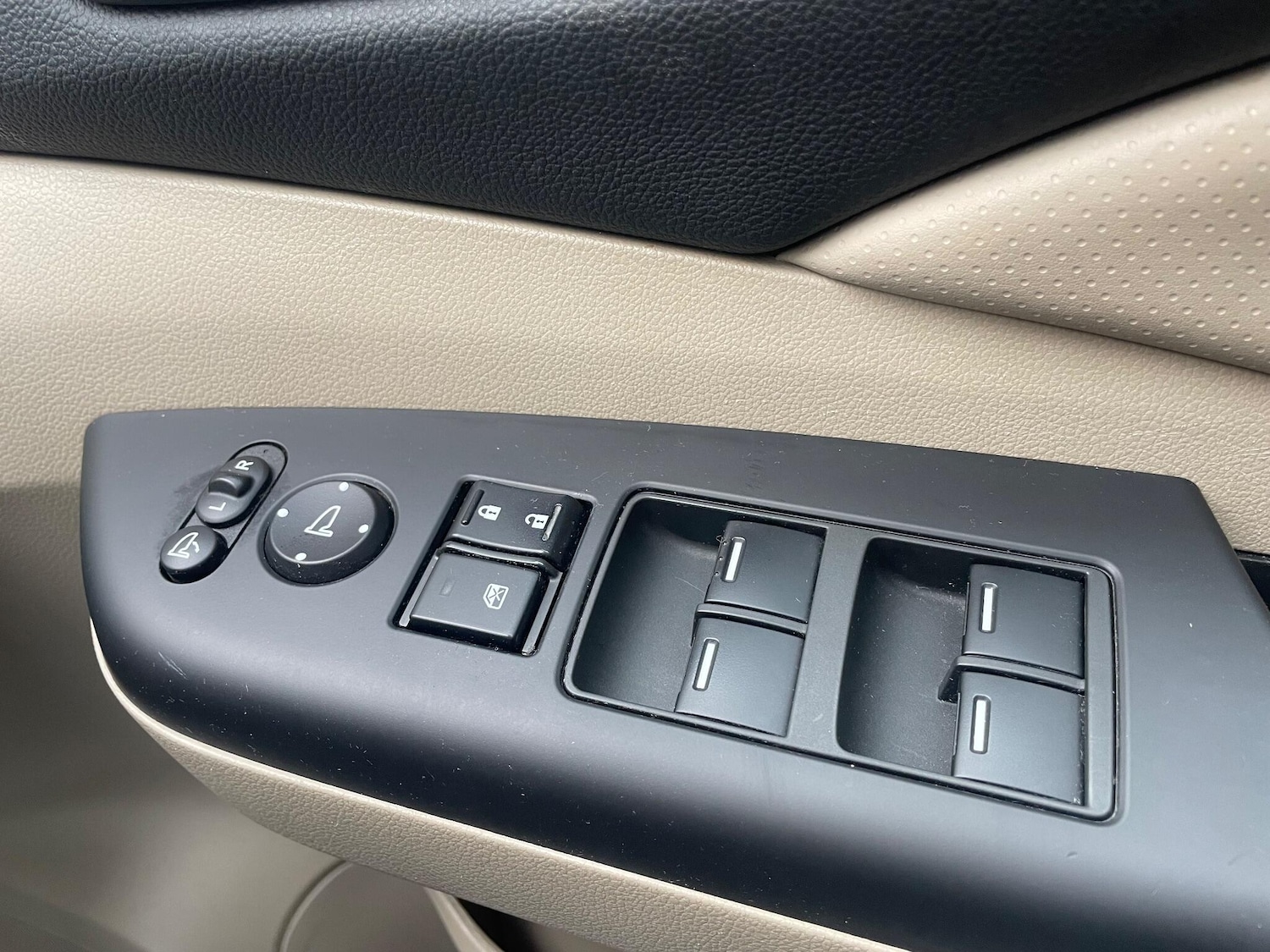 Used Honda CR-V 2015 for sale - 77927898: Photo 23