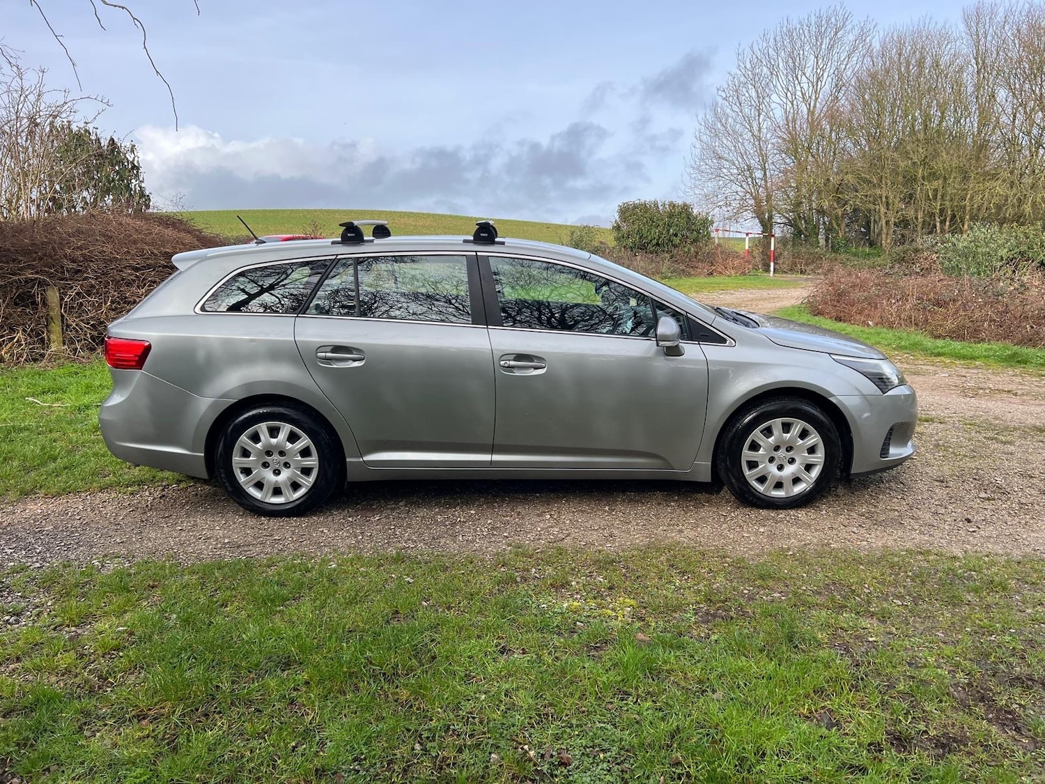 Used Toyota Avensis 2013 for sale - 77764022: Photo 4