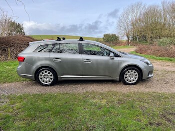 Used Toyota Avensis 2013 for sale - 77764022: Photo